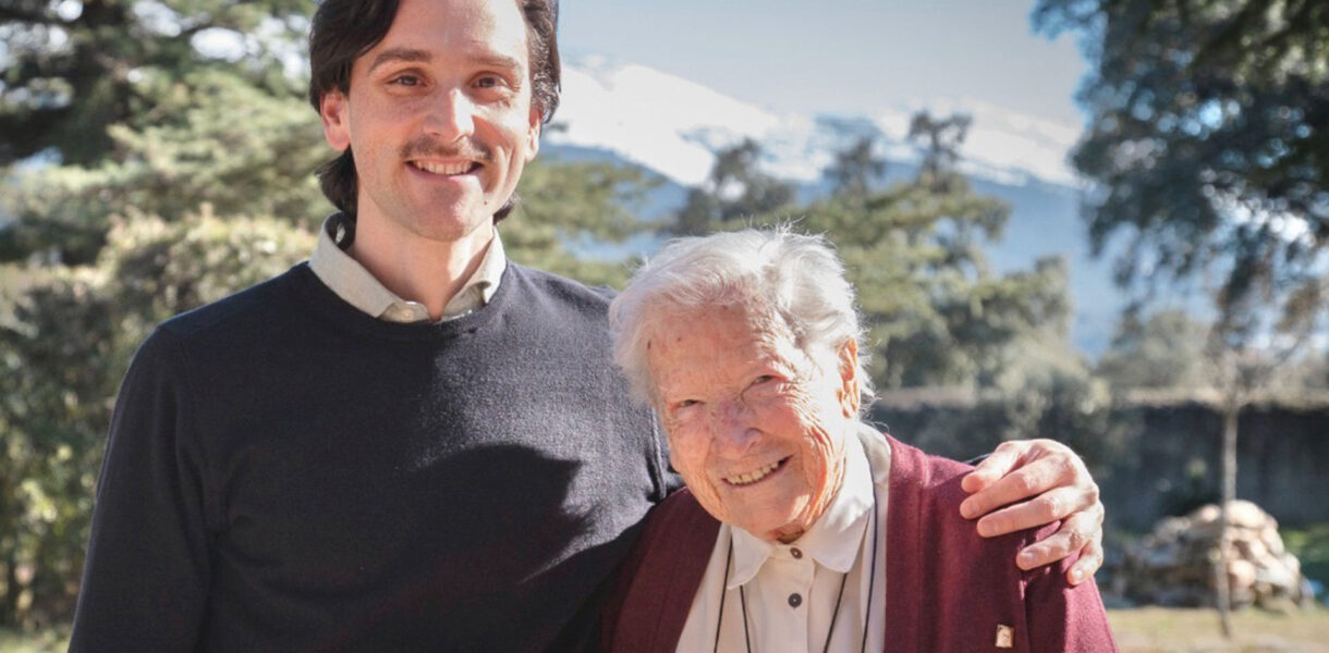 Enriquisimo Tv entrevista a la Hna. Mercedes Loring de 98 años y una vitalidad excepcional