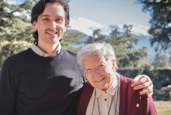 Enriquisimo Tv entrevista a la Hna. Mercedes Loring de 98 años y una vitalidad excepcional